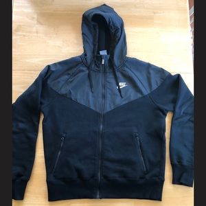 Men’s Nike Zip-Up Hoodie – Size Medium